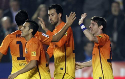 ＜レバンテ・バルセロナ＞メッシ（右）のゴールを祝福するバルセロナイレブン