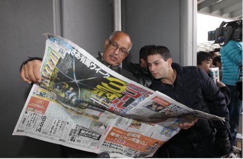 クラブＷ杯決勝から一夜明けたものの興奮冷めやらぬブラジルメディアは日本の新聞を食い入るように見る