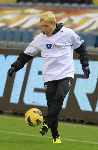 ＰＳＶ戦の試合前に練習するフィテッセの安田。ベンチ入りしたが出場機会はなかった
