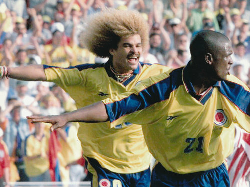 １９９８年Ｗ杯フランス大会のチュニジア戦でプレーしたコロンビアのバルデラマ（左）