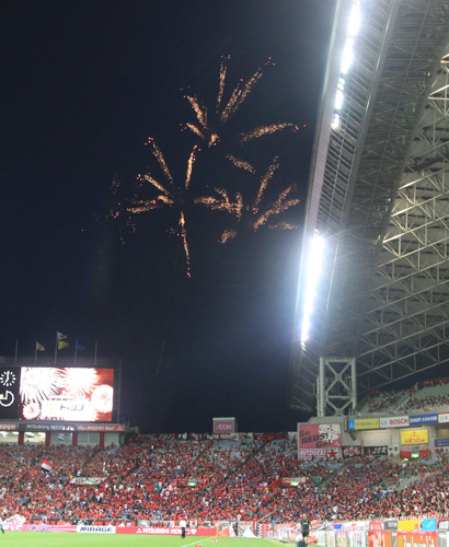 ８月17日埼玉スタジアムでの浦和対大分では、花火が打ち上げられた