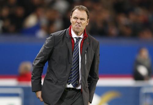 ＜フランス０―６オーストラリア＞試合後に解任されたオーストラリア代表オジェック監督