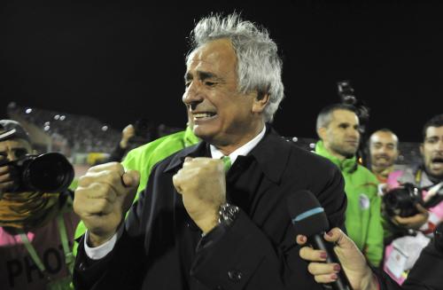 ＜アルジェリア１―０ブルキナファソ＞Ｗ杯出場を決めて、喜ぶアルジェリア代表のハリルホジッチ監督