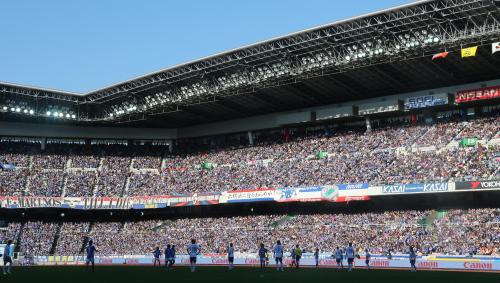 優勝のかかった試合にＪ１新記録の６万2623人の観客が集まった日産スタジアム