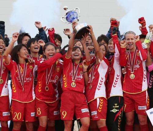 国際女子サッカークラブ選手権優勝を喜ぶＩＮＡＣ神戸イレブン