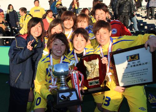 全日本大学サッカー選手権を制した吉備国際大イレブン