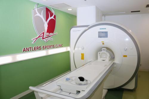 カシマスタジアムに開設される「アントラーズスポーツクリニック」の磁気共鳴画像装置（ＭＲＩ）を備えた検査室
