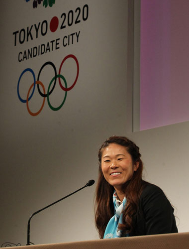 １３年、東京五輪招致のロゴを背に質問に答える澤穂希