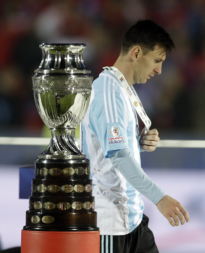 昨年の南米選手権決勝チリ戦、ＰＫ戦の末敗れたアルゼンチン代表メッシ（ＡＰ）