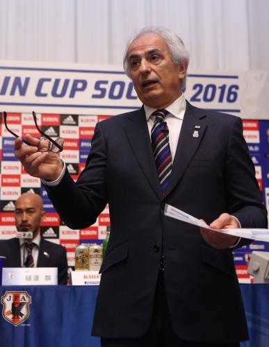 キリン杯のメンバーを発表する日本代表のハリルホジッチ監督