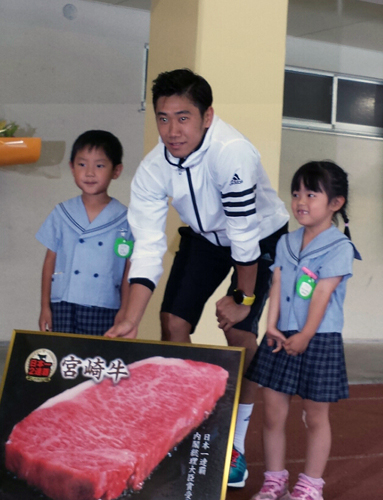 宮崎で自主トレサッカー教室を行った日本代表ＭＦ香川