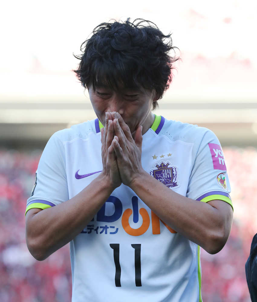 試合後、涙を流す佐藤
