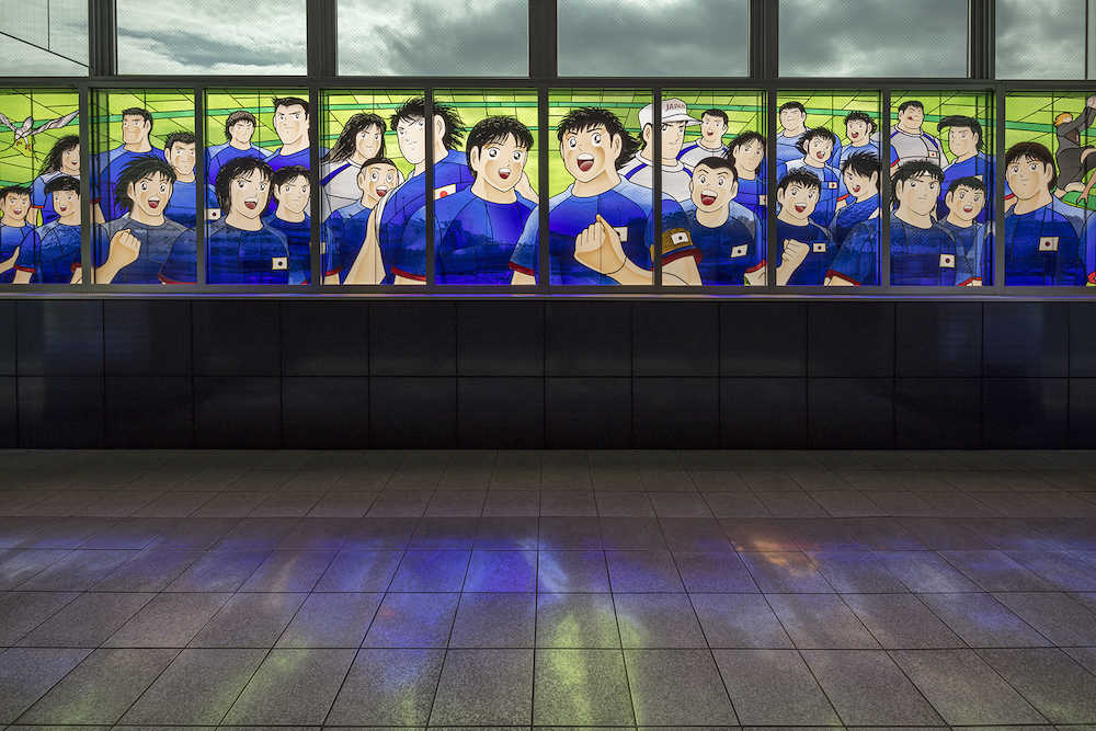 浦和美園駅に誕生した巨大ステンドグラス
