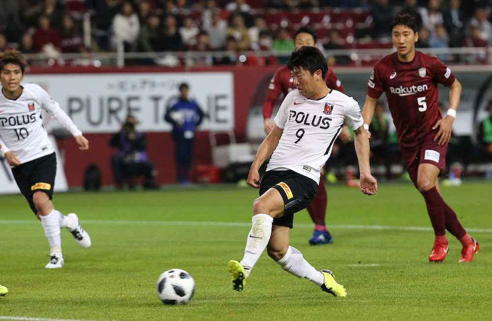 前半、浦和・武藤が左足で先制ゴール