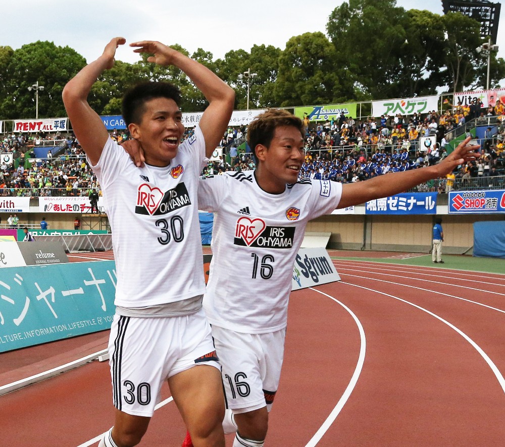 今季ここまで１１得点と活躍中の仙台ＦＷ西村（左）