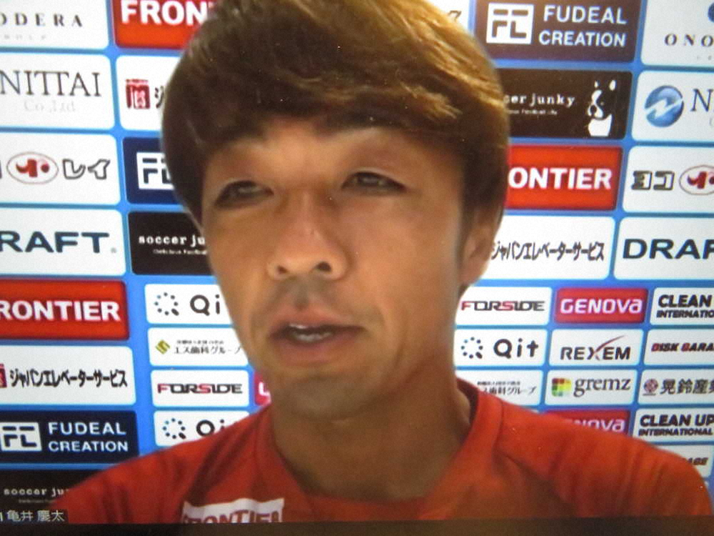 オンライン取材に応じる横浜FCの下平監督