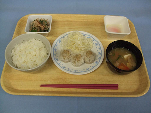 １００円朝食の一つ「しゅうまい定食」
