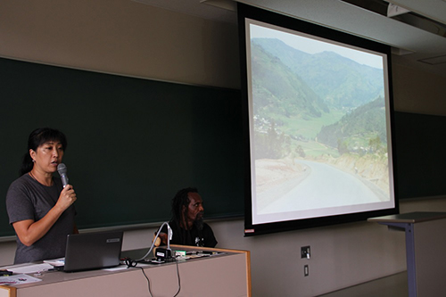 講演ではルワンダの歴史やプロジェクトの取り組みを紹介