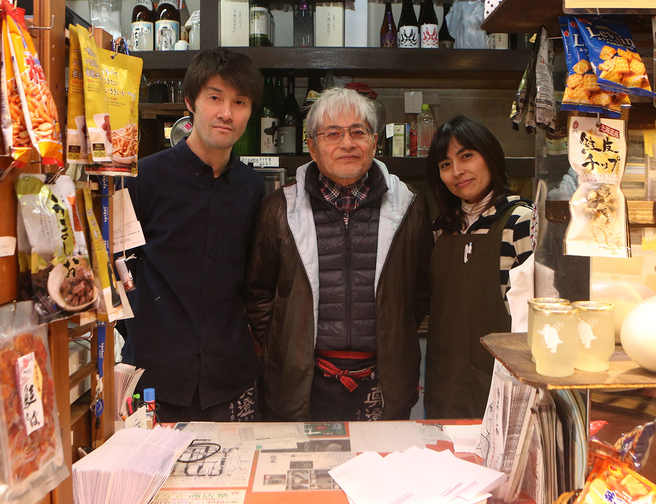 ３代目・森田繁さん（中）、４代目・高橋淳さん（左）、絵里子さん