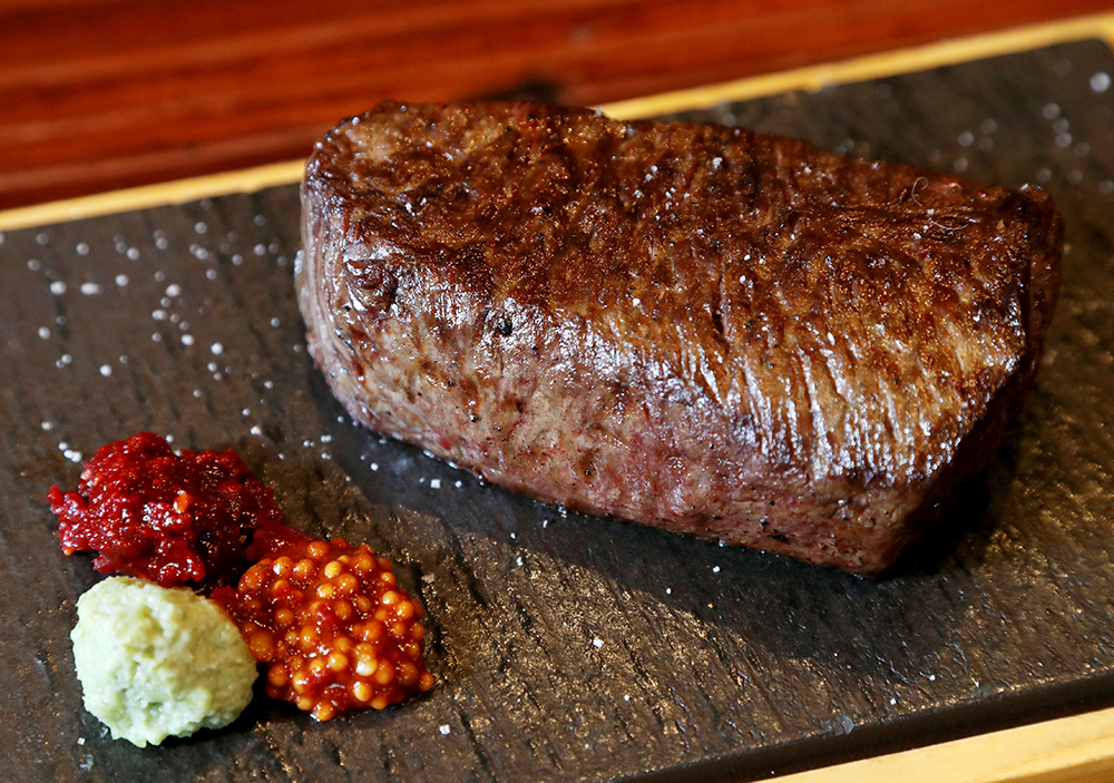 名物の「赤身塊肉」は２９００円