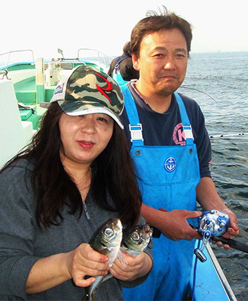 １年ぶりのマアジ釣りで、入れ食いを楽しんだ鈴木夫妻