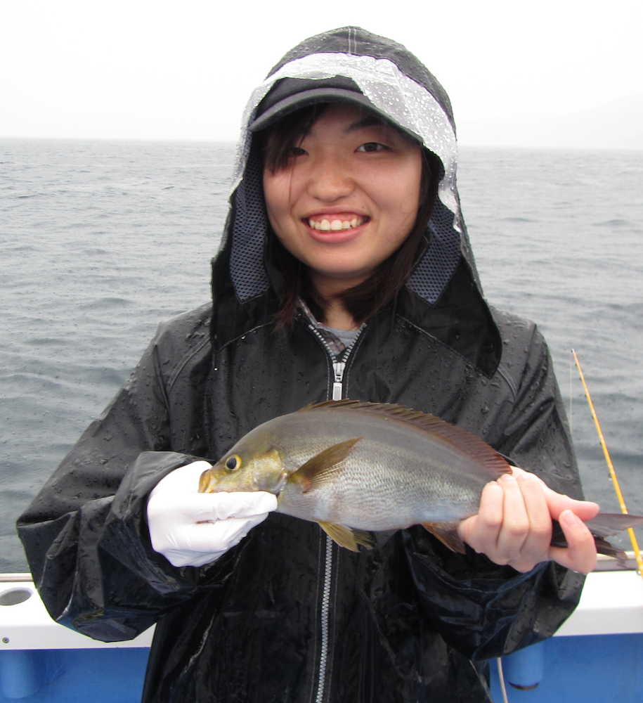 イサキ釣り初体験の澤田さんも順調