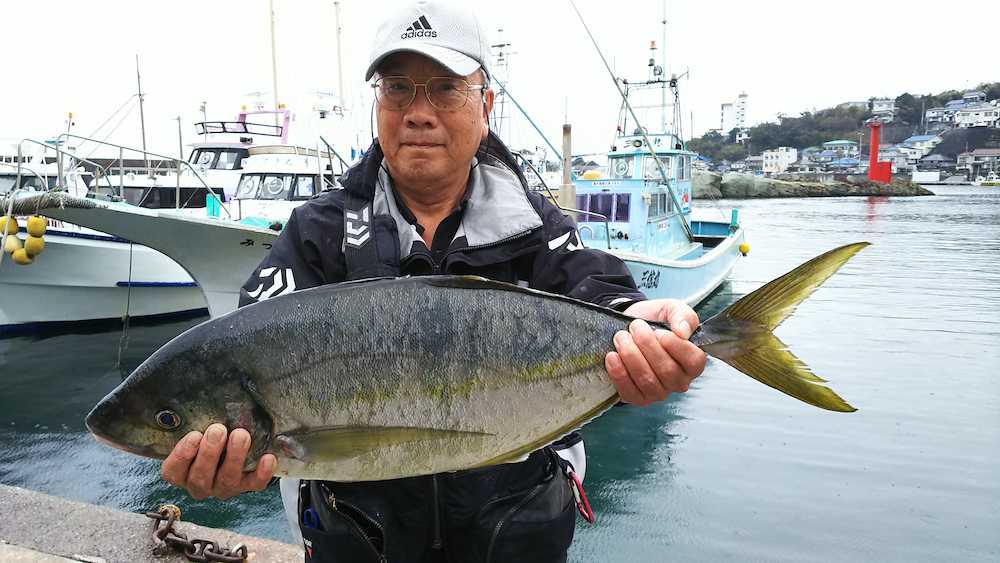 【ベストショット】１１月１４日、横根で６９センチ、５・４７キロのシマアジ。釣り人は東京都葛飾区の山田昇さん。