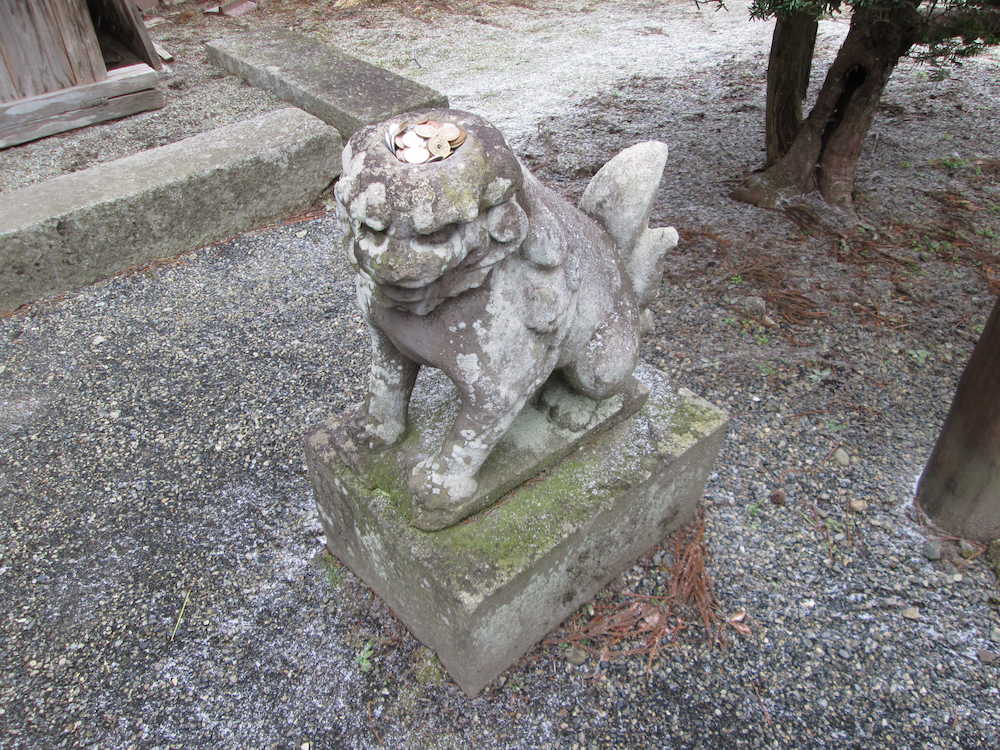 常堅寺境内に置かれたカッパ狛犬
