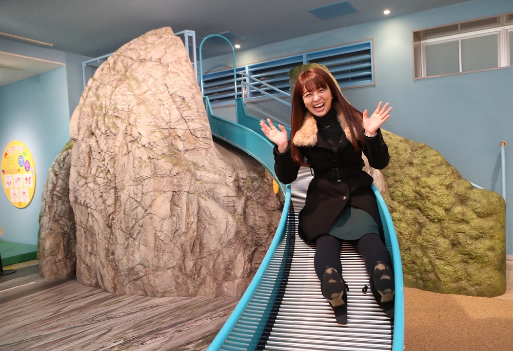 糸魚川駅のヒスイ峡明星山スライダーを満喫する祥子