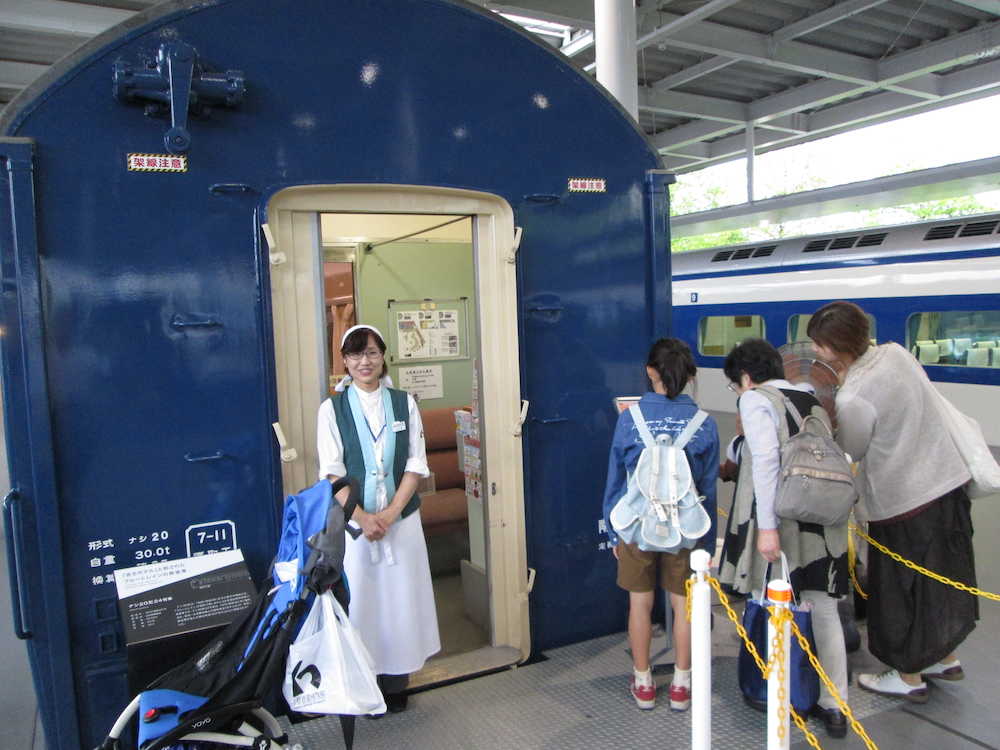 「京都鉄道ミステリー」挑戦中の合間には食堂車「ナシ２０形２４号車」で昼食をとるのもいい