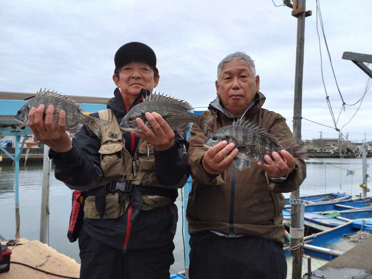 “分業”が功奏し数釣りに成功した渡辺さん（左）と間所さんペア