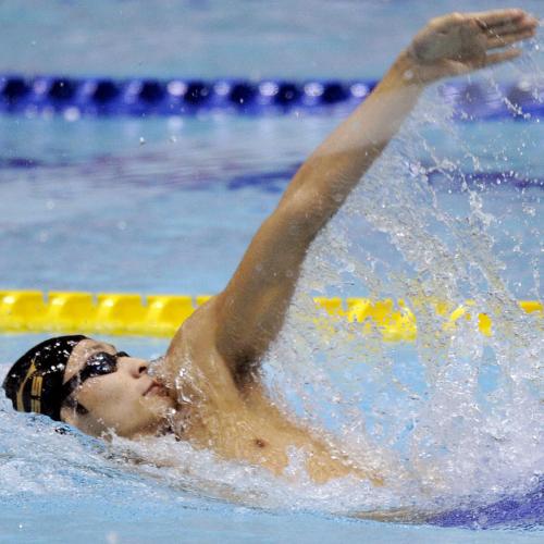 男子２００メートル背泳ぎ決勝　１分５５秒５２で優勝した入江陵介