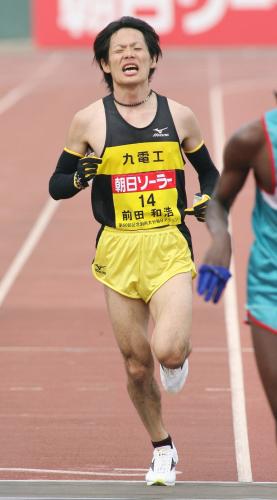 日本人トップの３位でゴールする前田和浩