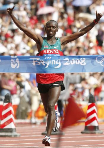 ２００８年８月、北京五輪の男子マラソンで、金メダルを獲得したケニアのサムエル・ワンジル選手