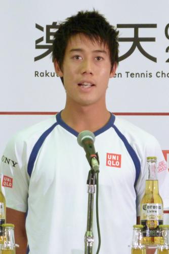 テニスの楽天ジャパン・オープンの記者会見で意気込みを語る錦織圭