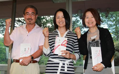 個人戦優勝の（左から）アマ男子の部・大竹喜一、女子プロの部・永井美里、アマ女子の部・望月薫