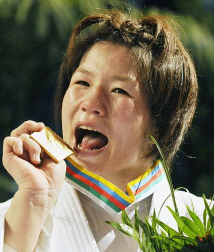 女子57キロ級で金メダルを獲得した佐藤