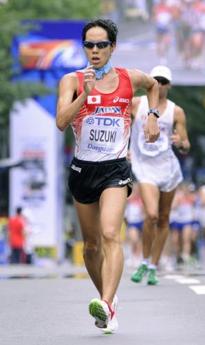 男子20キロ競歩で、１時間21分39秒で８位入賞の鈴木雄介