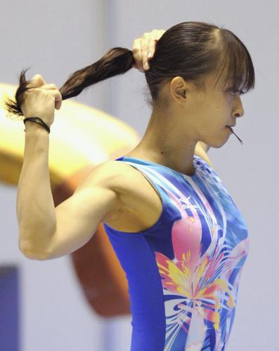 　練習に臨む体操日本女子の田中理恵