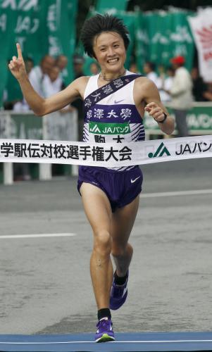 ３年ぶり９度目の優勝を果たした駒大のアンカー・窪田忍