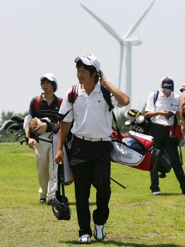 ０７年６月、若洲ゴルフリンクスで行われた関東高校ゴルフ選手権東京予選でプレーする石川