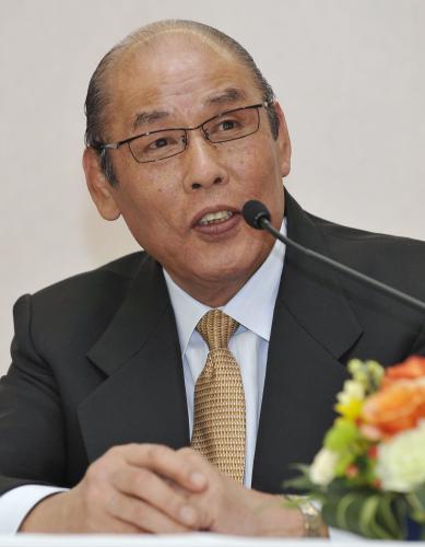 退任を前に記者会見する日本相撲協会の放駒理事長