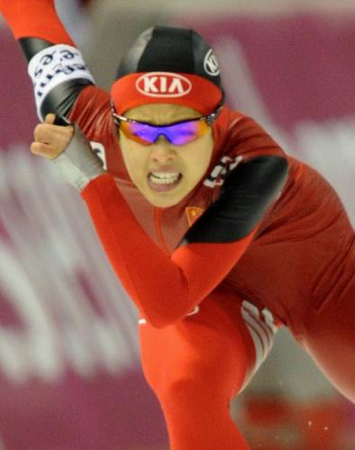 女子５００メートルで36秒94の世界新をマークし、総合優勝を果たした中国の于静