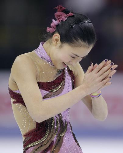 フィギュアスケート四大陸選手権の女子ＳＰで、３位と好スタートを切った村上佳菜子