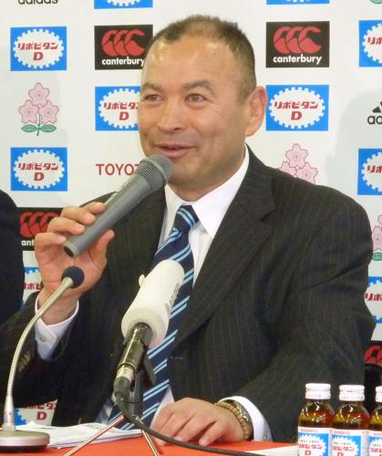 記者会見するラグビー日本代表のエディー・ジョーンズ新ヘッドコーチ