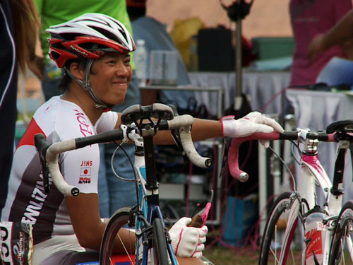 落車の恐怖と戦いながら、自転車のトラック競技でロンドン五輪出場を目指す加瀬加奈子