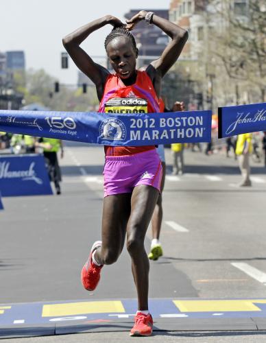 ボストン・マラソンの女子で優勝したケニアのシャロン・チェロップ