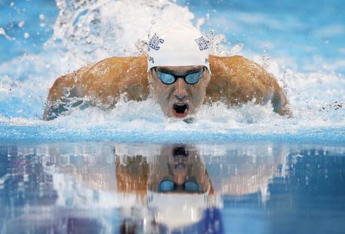 競泳の五輪米国代表選考会の男子１００メートルバタフライで優勝したマイケル・フェルプス