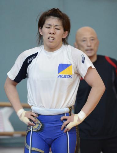 練習で苦しそうな表情を見せる女子55キロ級の吉田沙保里