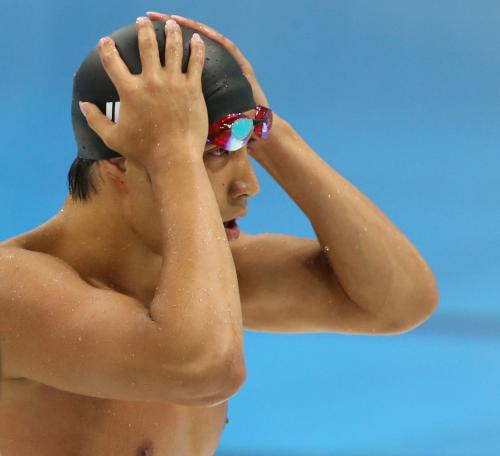 男子１００Ｍ平泳ぎ準決勝敗退が濃厚な状況に頭を抱える立石諒